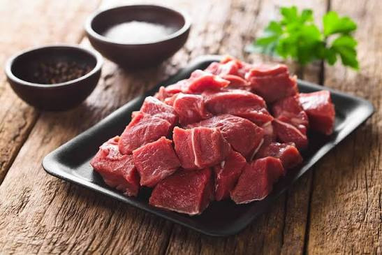Alimentos que nunca debes recalentar en el microondas por riesgo a bacterias