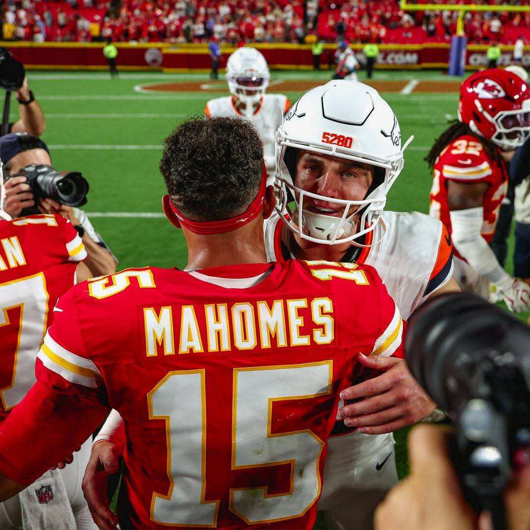 Kenneth Walker III lidera triunfo de Chiefs sobre Broncos
