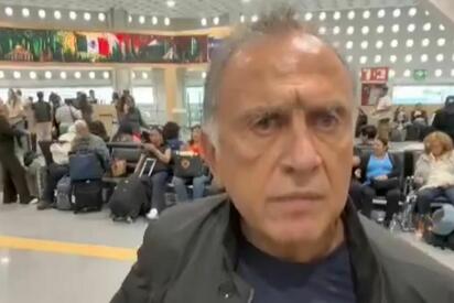 MIGUEL ÁNGEL YUNES Miguel Ángel Yunes fue increpado por un usuario en el AICM, donde ambos intercambiaron reclamos durante un breve encuentro. El senador Miguel Ángel Yunes