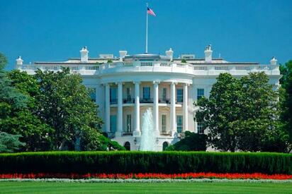 La Casa Blanca calificó de “desafortunada” la decisión de la Reserva Federal de elevar las tasas de interés pese a las exigencias de Donald Trump.  La Casa