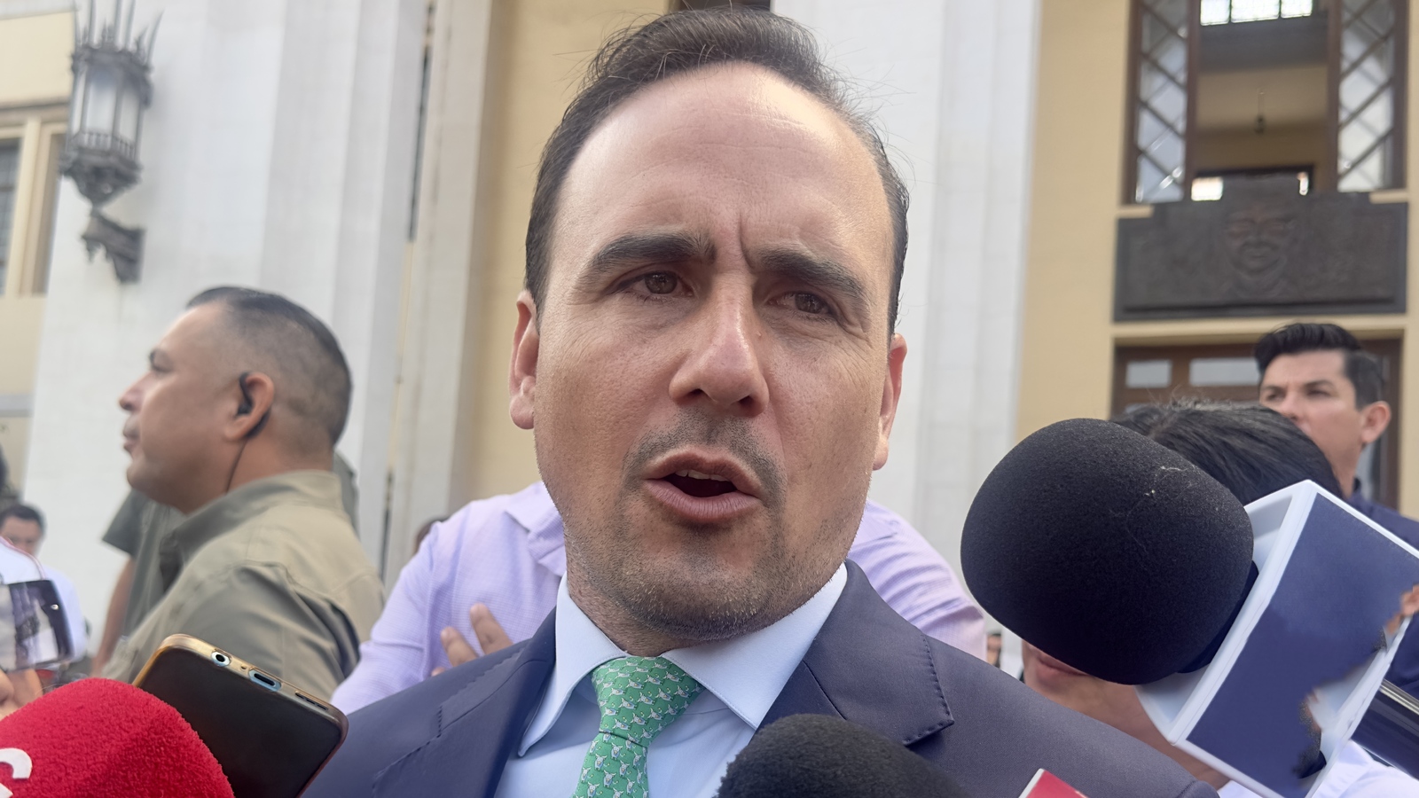 Gobernador pide fortalecer suministro eléctrico ante fallas de la CFE