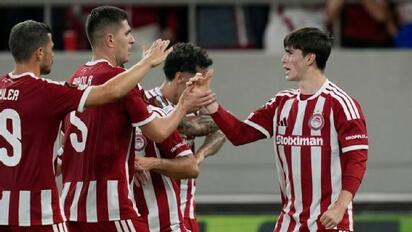Armando González anota su primer gol en Europa League con Olympiakos