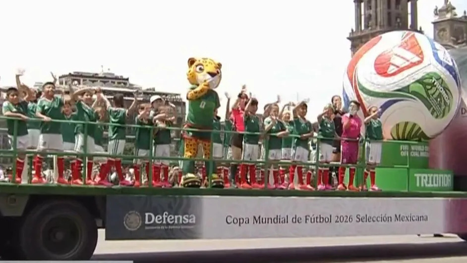 Desfile Cívico-Militar rinde homenaje al Mundial 2026 con carros alegóricos