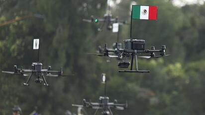 TECNOLOGÍA Drones de alta tecnología participaron por primera vez en el Desfile de Independencia 2026, junto a miles de elementos de las Fuerzas Armadas mexicanas.