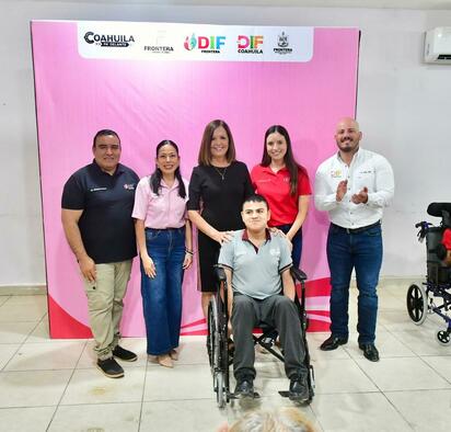 Entregan apoyos para mejorar movilidad de personas con discapacidad