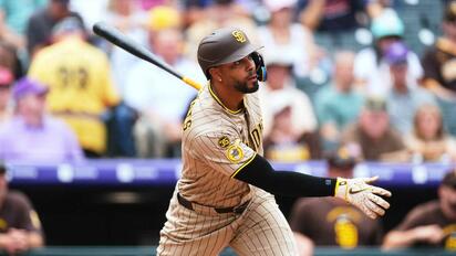 Padres vencen 9-2 a Rockies y amplían a cuatro juegos su ventaja en el Comodín