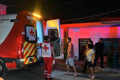 Intervienen policías y familiares para poner a salvo a hombre en el Fraccionamiento Carranza