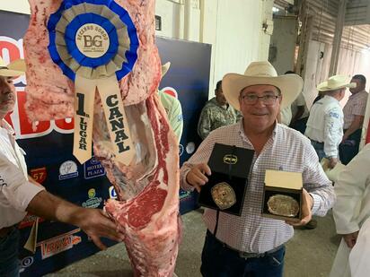 Tano Garza conquista primer lugar en canal durante concurso ganadero