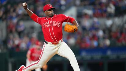    Los Rangers vencieron 7-1 a los Azulejos con una labor de Kumar Rocker en 4.1 entradas, empatando con los Astros en el Oeste de la Liga Americana y quedando