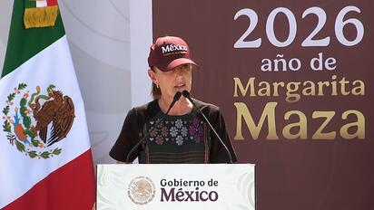 La presidenta Claudia Sheinbaum encabezó en La Paz un encuentro por su Segundo Informe, entre protestas de maestros y ejidatarios.  La presidenta Claudia