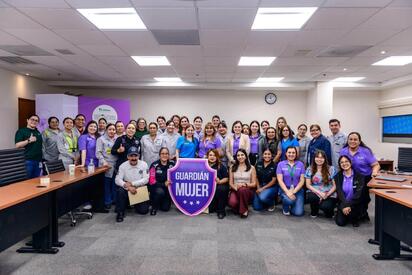 Mujeres reciben capacitación en defensa personal ante situaciones de riesgo