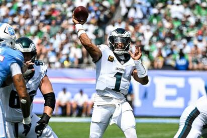 Eagles vencen 24-20 a Titans con TD agónico de Jalen Hurts