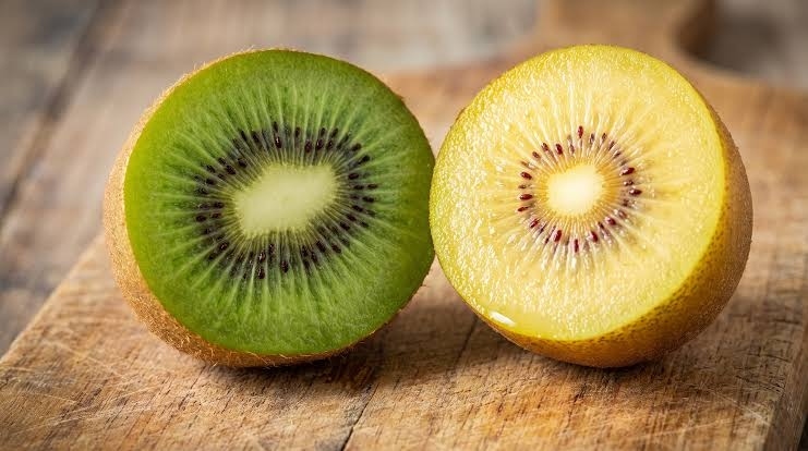 Tres frutas que podrían favorecer el sueño, según la evidencia disponible