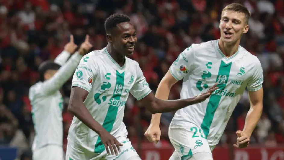 Santos sorprende al líder Toluca con victoria 3-2 en el Infierno