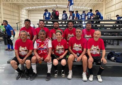 Abuelos de San Buenaventura participan en torneo estatal de fútbol 6x