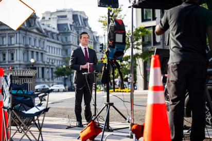 CNN, MS NOW y Politico demandan a Trump por veto de la Casa Blanca