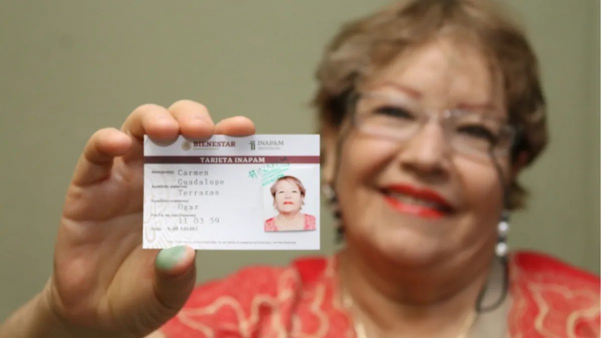 ¿Eres pensionado del IMSS? Esto puedes obtener con la Credencial Blanca