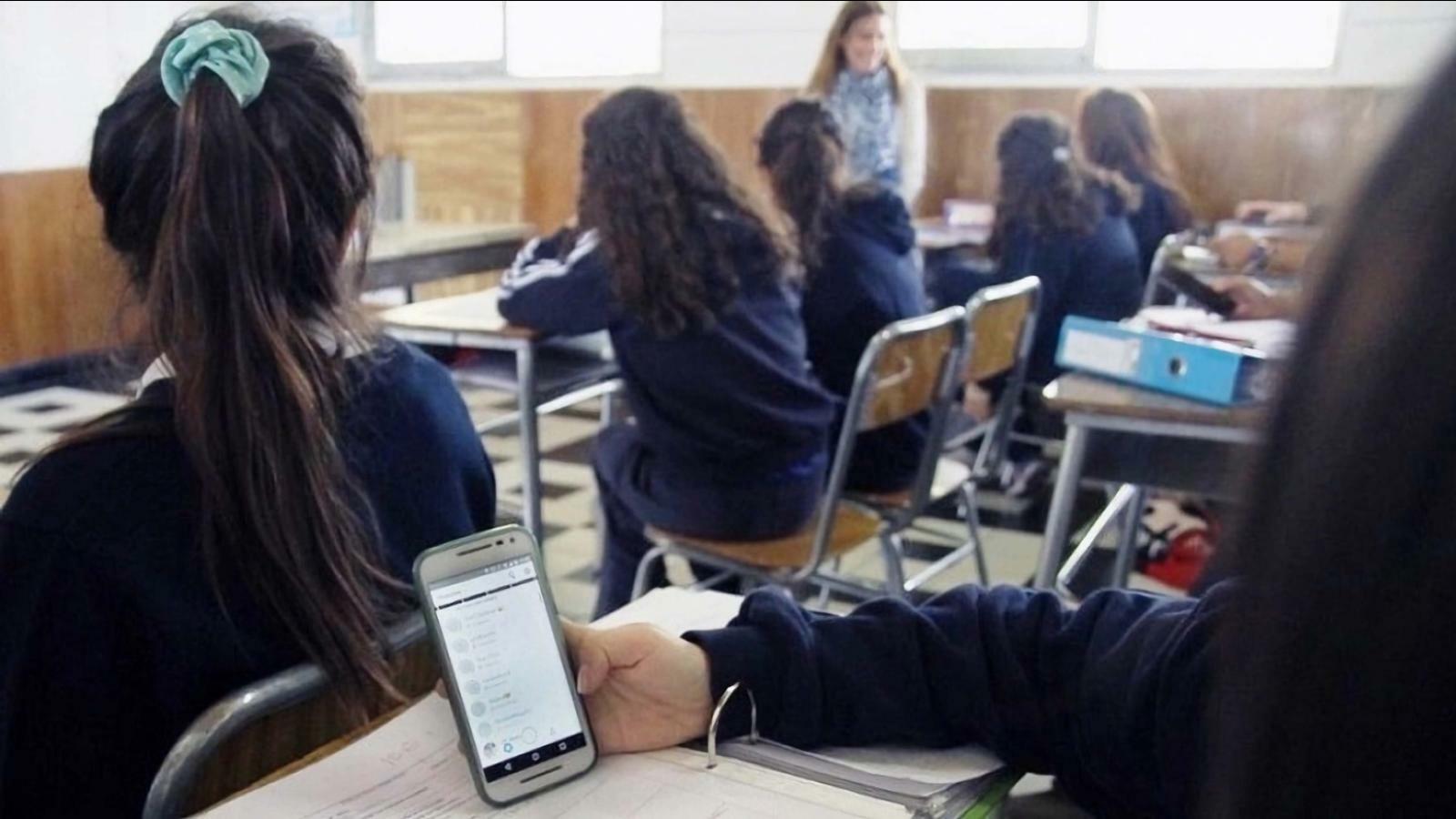 Celulares en escuelas: conoce las dos excepciones para poder usarlos