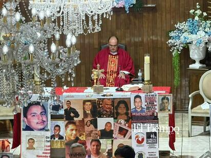 Que la búsqueda en vida representa una oportunidad para que las familias mantengan la esperanza de encontrar a sus seres queridos.  Durante una misa ofrecida