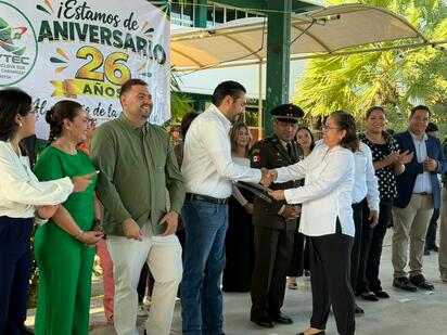 La institución cuenta con 993 alumnos, cuatro carreras técnicas y una comunidad educativa integrada por estudiantes, docentes y padres de familia.