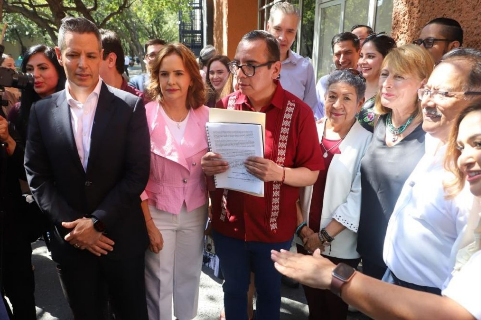 Morena denuncia a Samuel García y familia por presunto desvío de recursos