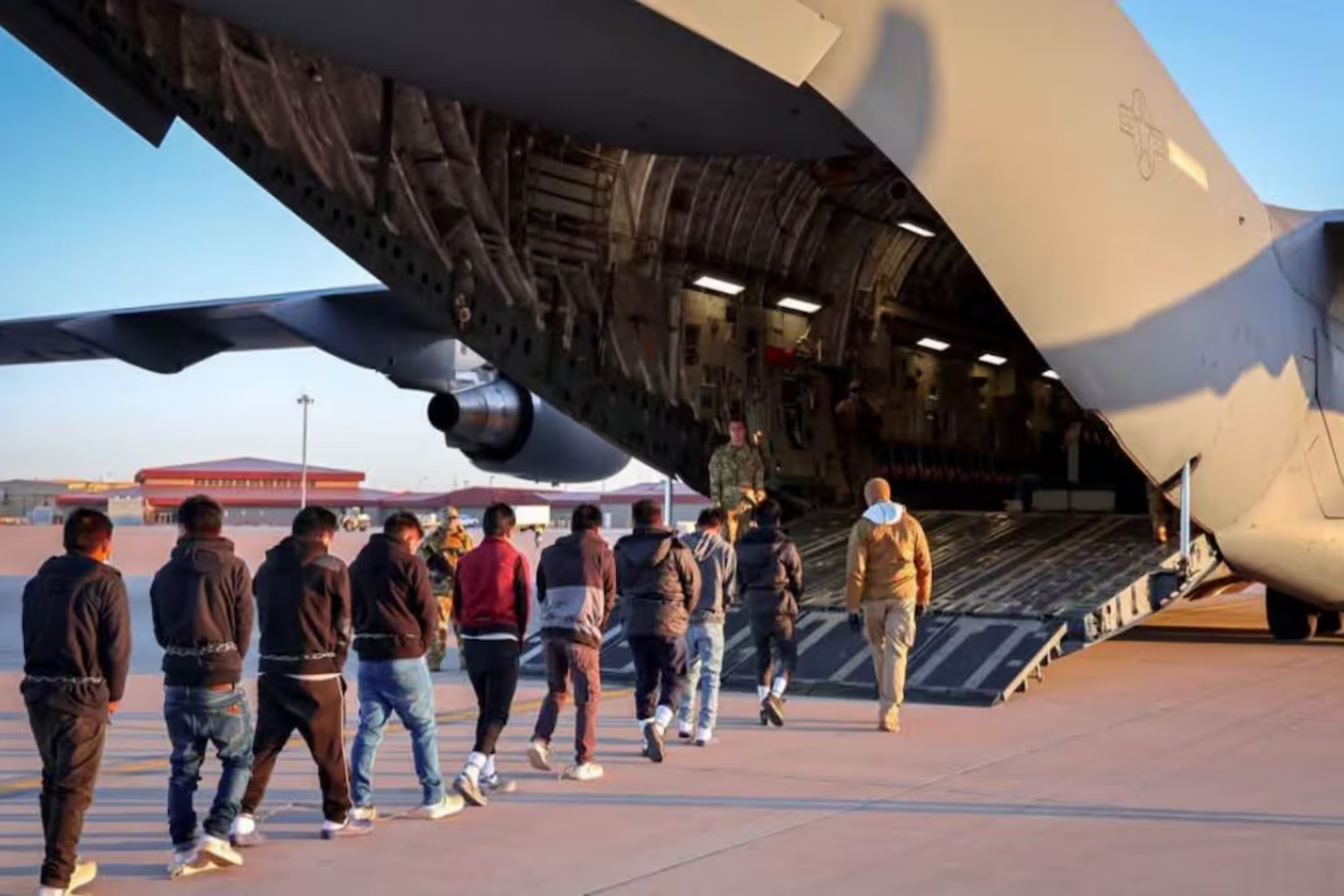 EU deportó a más de 25 mil personas mediante acuerdos con 35 países