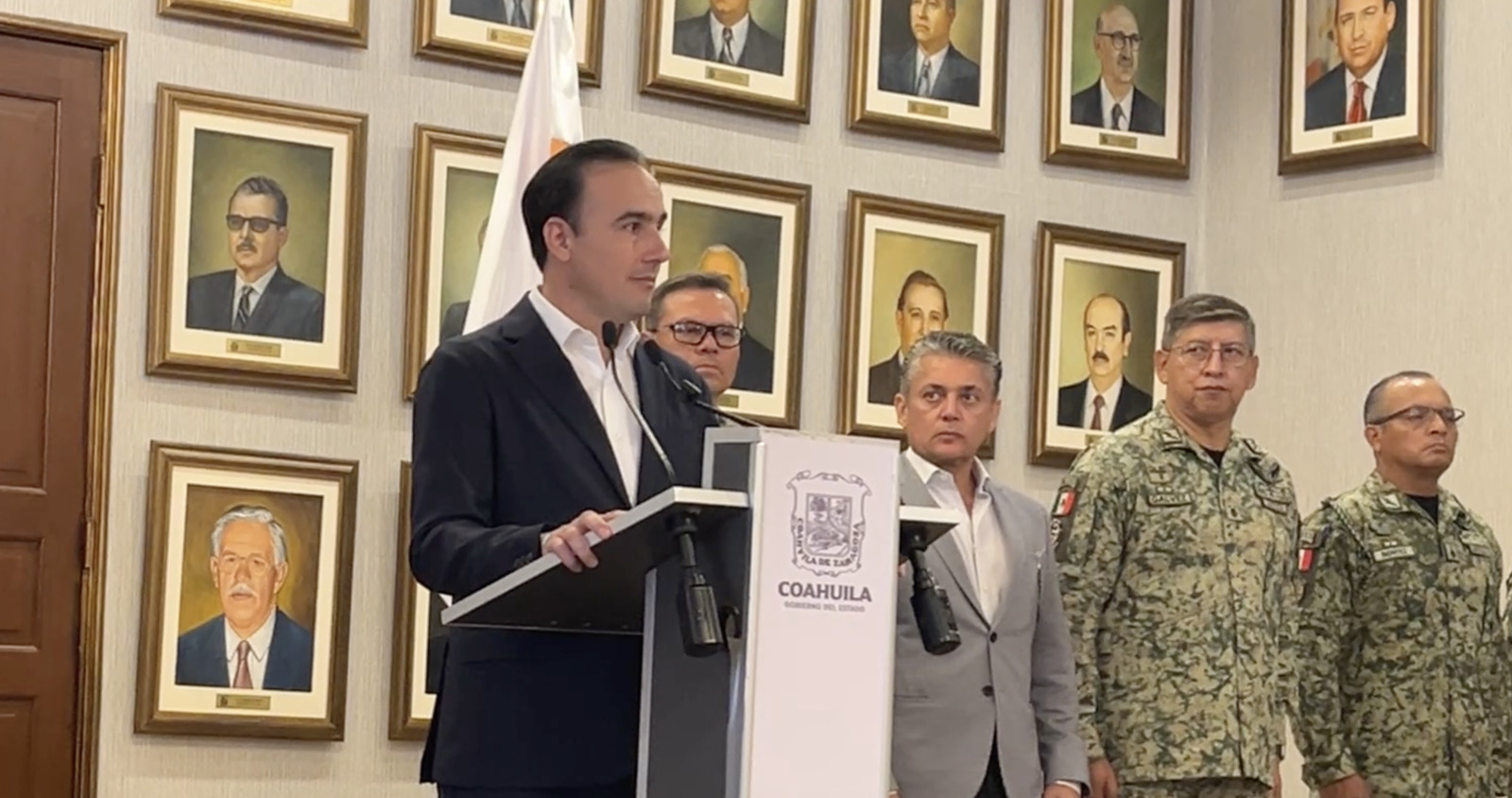 Seguridad: “Vienen miles de millones de pesos más en el tema de seguridad porque esa es una buena forma de blindar el estado”, expuso. Seguridad: “Vienen miles de millones de pesos más en el tema de seguridad porque esa es una buena forma de blindar el estado”, expuso.