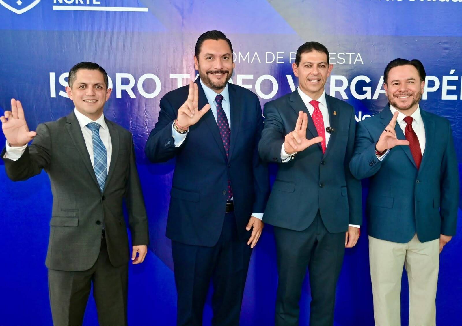 Carlos Villarreal asiste a toma de protesta del nuevo Coordinador de la UAdeC