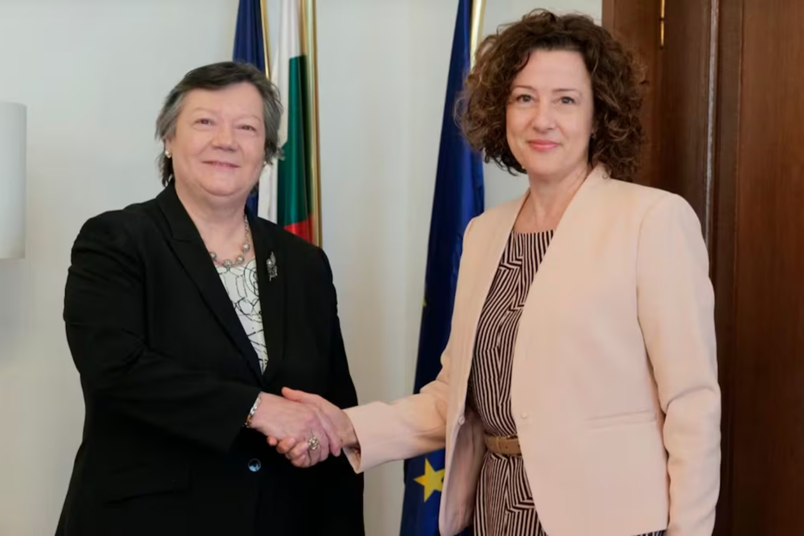 Hallan muerta a embajadora de Portugal en Bulgaria; no tenía signos de violencia