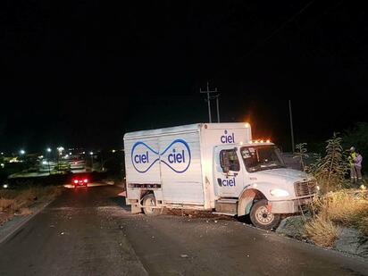 Chocan dos camiones de Coca-Cola sobre Libramiento Norte de Nueva Rosita