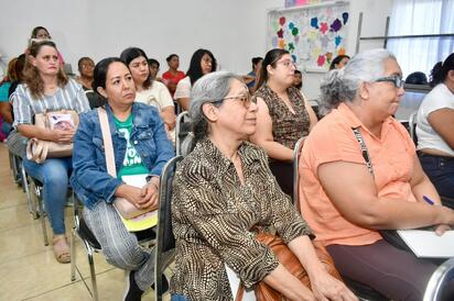 Podrán acceder posteriormente a talleres complementarios relacionados con finanzas, microfinanzas, costos y finanzas para no financieros¨.  Mujeres de Monclova