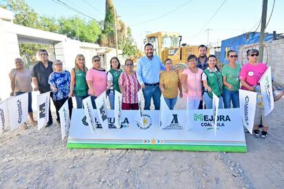 La obra contempla una inversión de 534 mil 207.01 pesos y beneficiará directamente a 100 habitantes de la colonia.  El alcalde de Monclova, Carlos Villarreal