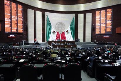 Diputados aprueban reforma que exigiría renunciar a otra nacionalidad para ser presidente o gobernador