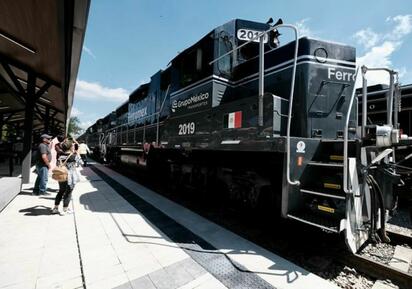 La administración federal reportó avances en nuevas rutas ferroviarias de pasajeros y estableció una meta sexenal de 2 mil 400 kilómetros.