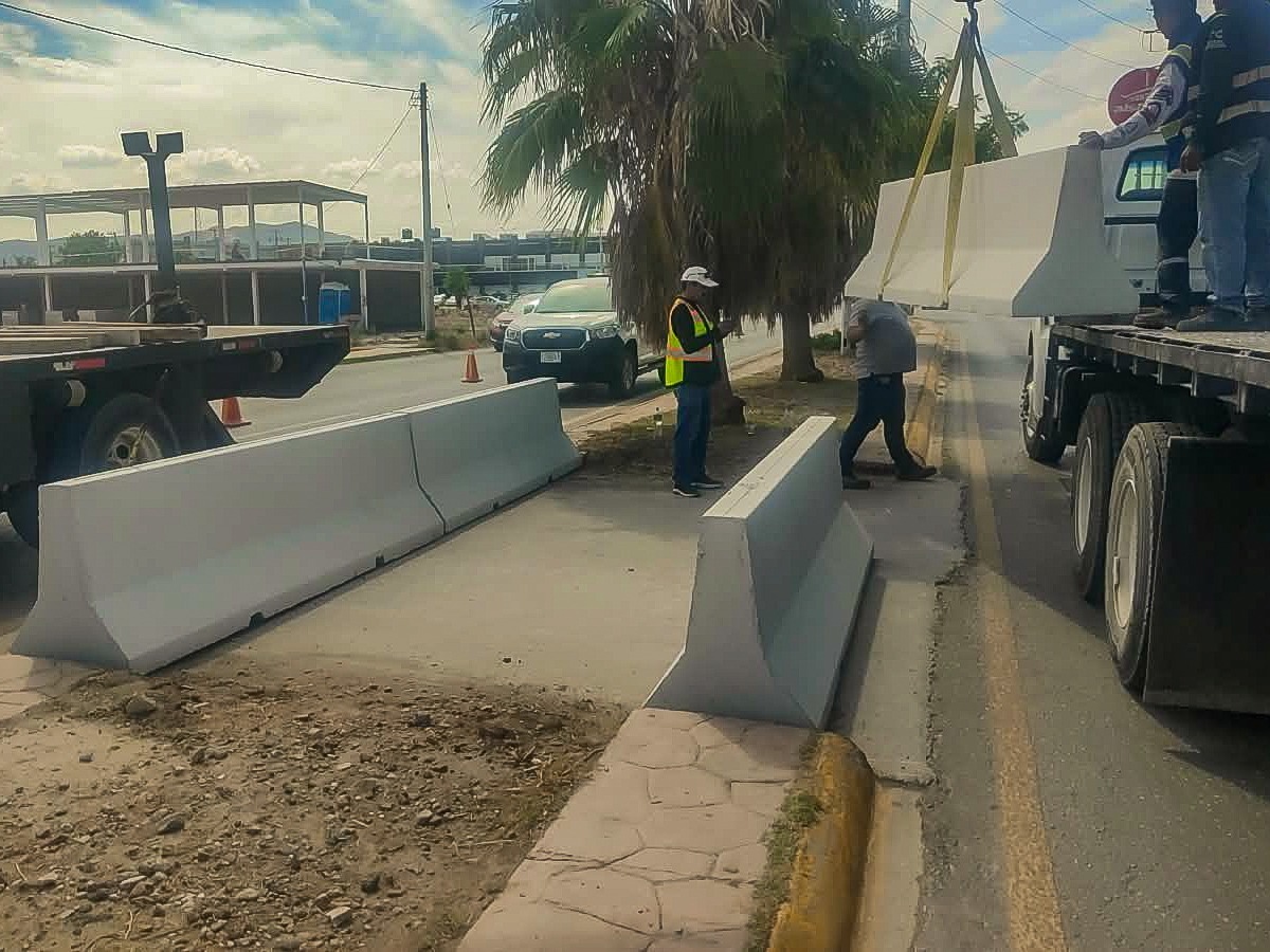 Avanza instalación de barreras centrales para mejorar la seguridad vial