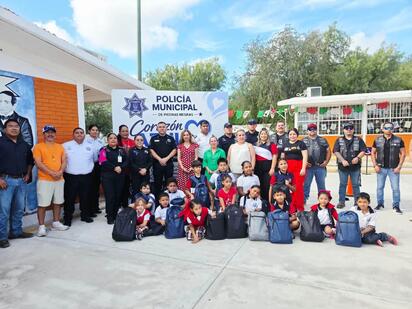 El comisario de Seguridad Pública, Cruz Eliud Mercado, destacó la entrega de 14 kits escolares y el taller de educación vial.  El programa Corazón Azul llegó