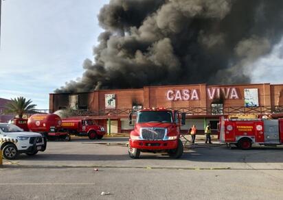 Mall Chino queda devastado tras incendio; investigan origen del fuego