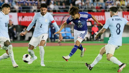 Forlán debuta con derrota: Uruguay cae 3-1 ante Japón