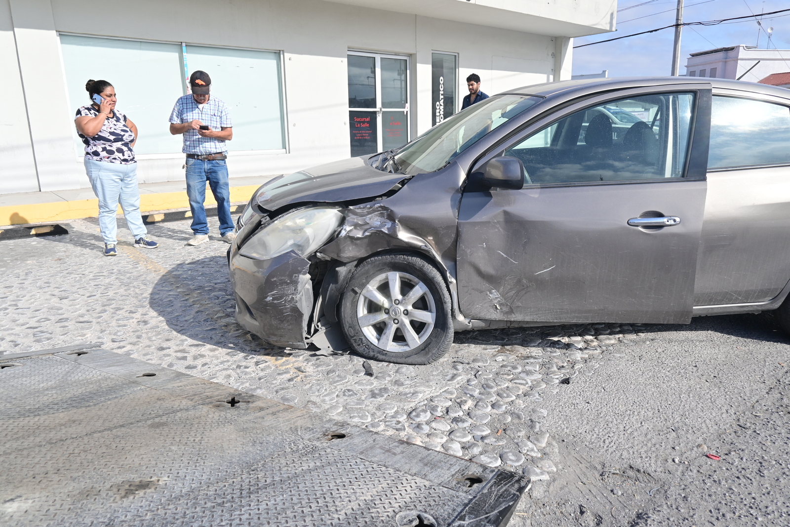 Accidente vial: El percance ocurrió en el cruce con La Salle y no dejó personas lesionadas.