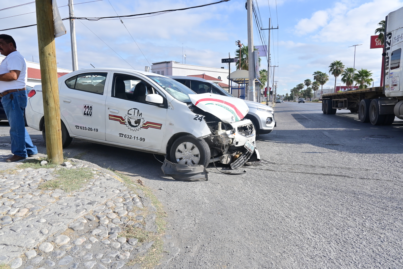 Accidente vial: El percance ocurrió en el cruce con La Salle y no dejó personas lesionadas.