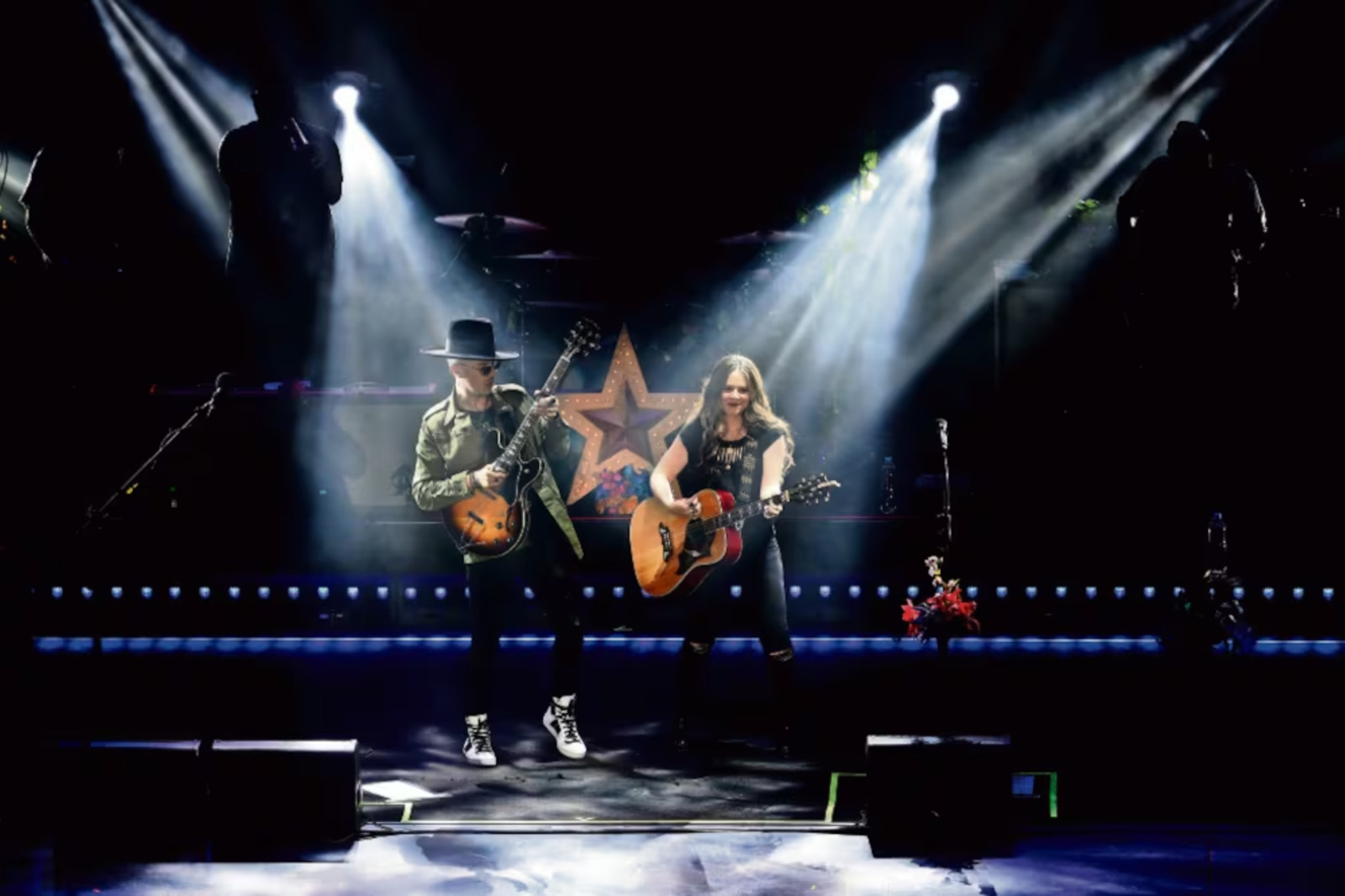 Jesse y Joy se abrazan en el escenario tras anunciar caminos separados
