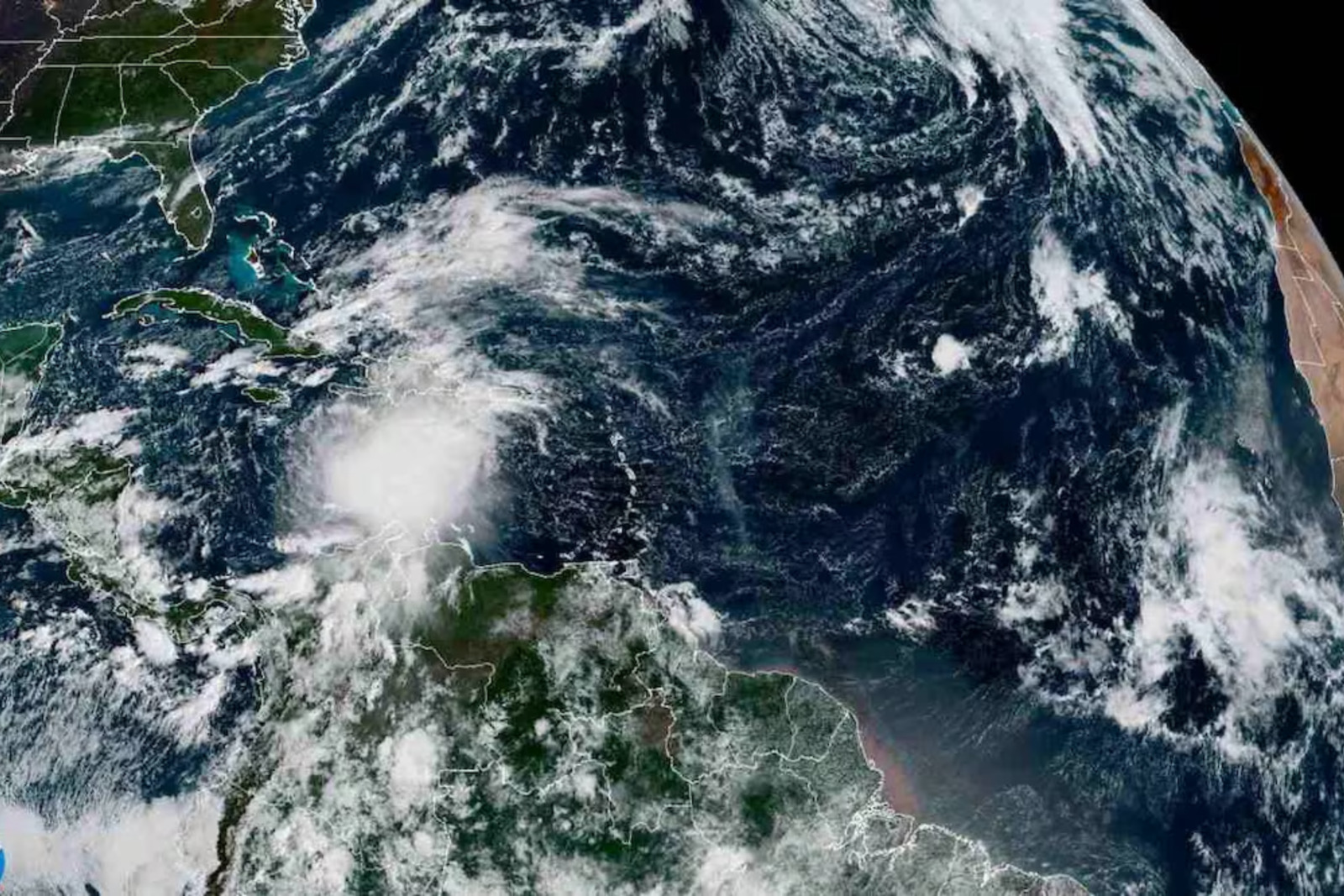 Ciclón extratropical llega a costas de EU; cancelan conciertos y partidos