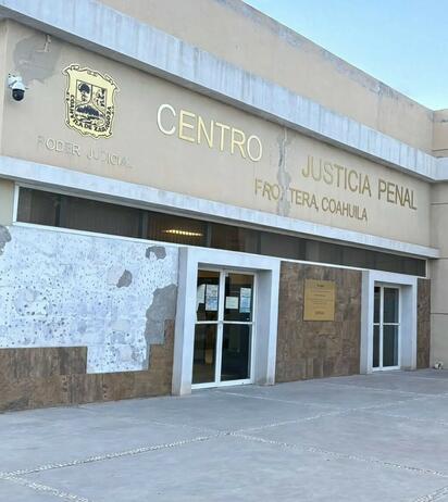 FRONTERA, COAH.- Edwin N. permanecerá en prisión preventiva luego de que un juez de control determinara vincularlo a proceso por el delito de homicidio