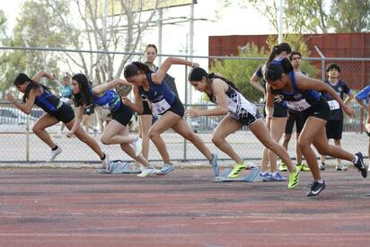 Atletismo reúne a 250 deportistas en la Unidad Deportiva Torreón por el 119 aniversario de la ciudad