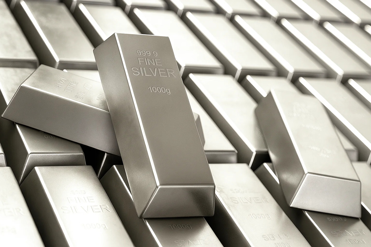 UBS prevé que la plata alcance los 80 dólares en 2027