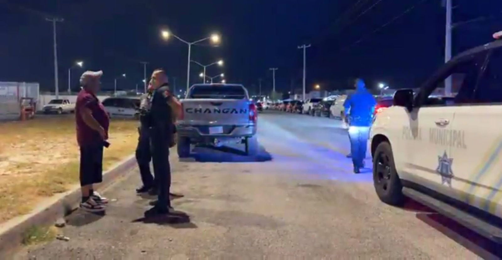 Reporte: Al percatarse de que su camioneta Ford Ranger de color blanco ya no se encontraba donde la había dejado estacionada. Reporte: Al percatarse de que su camioneta Ford Ranger de color blanco ya no se encontraba donde la había dejado estacionada.
