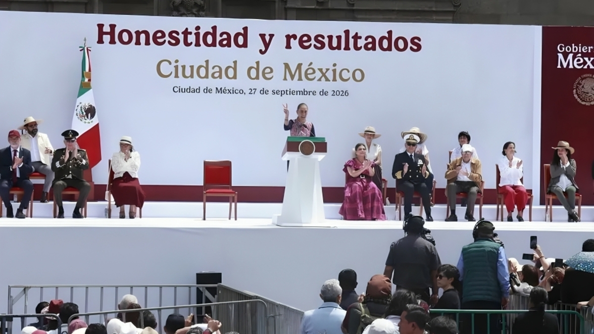 Sheinbaum cierra “Honestidad y resultados” ante miles en el Zócalo