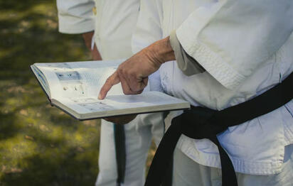 virales Denuncian presunto fraude millonario a alumnos de escuela de karate