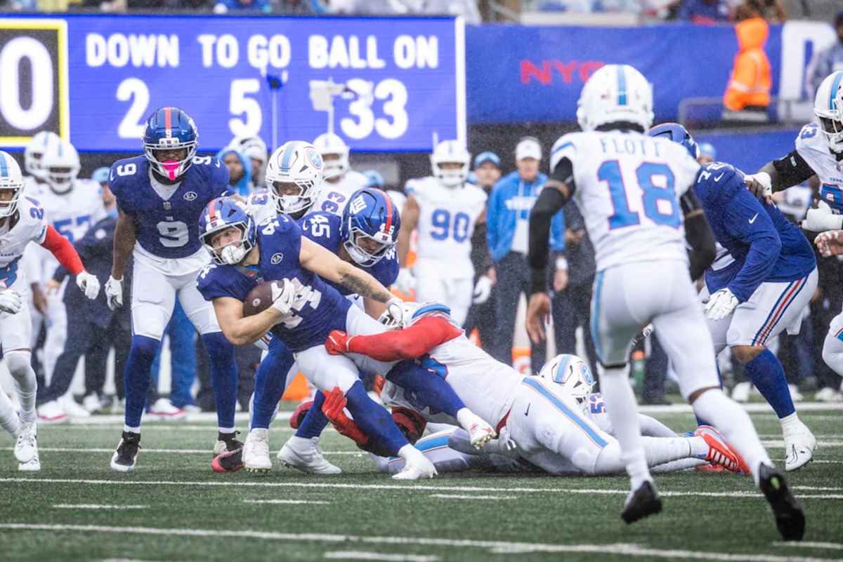 Giants vencen 12-7 a Titans y sellan el triunfo con intercepción