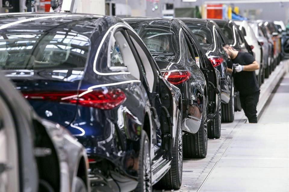 Anticipan estancamiento automotriz a fines de 2026